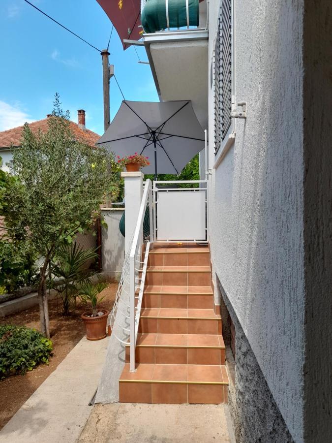 Apartment Gotovina Biograd Na Moru Exteriör bild